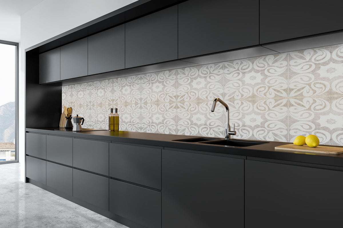 Küche - Beiges quadratisches Mosaikmotiv in tiefschwarzer matt-premium Einbauküche