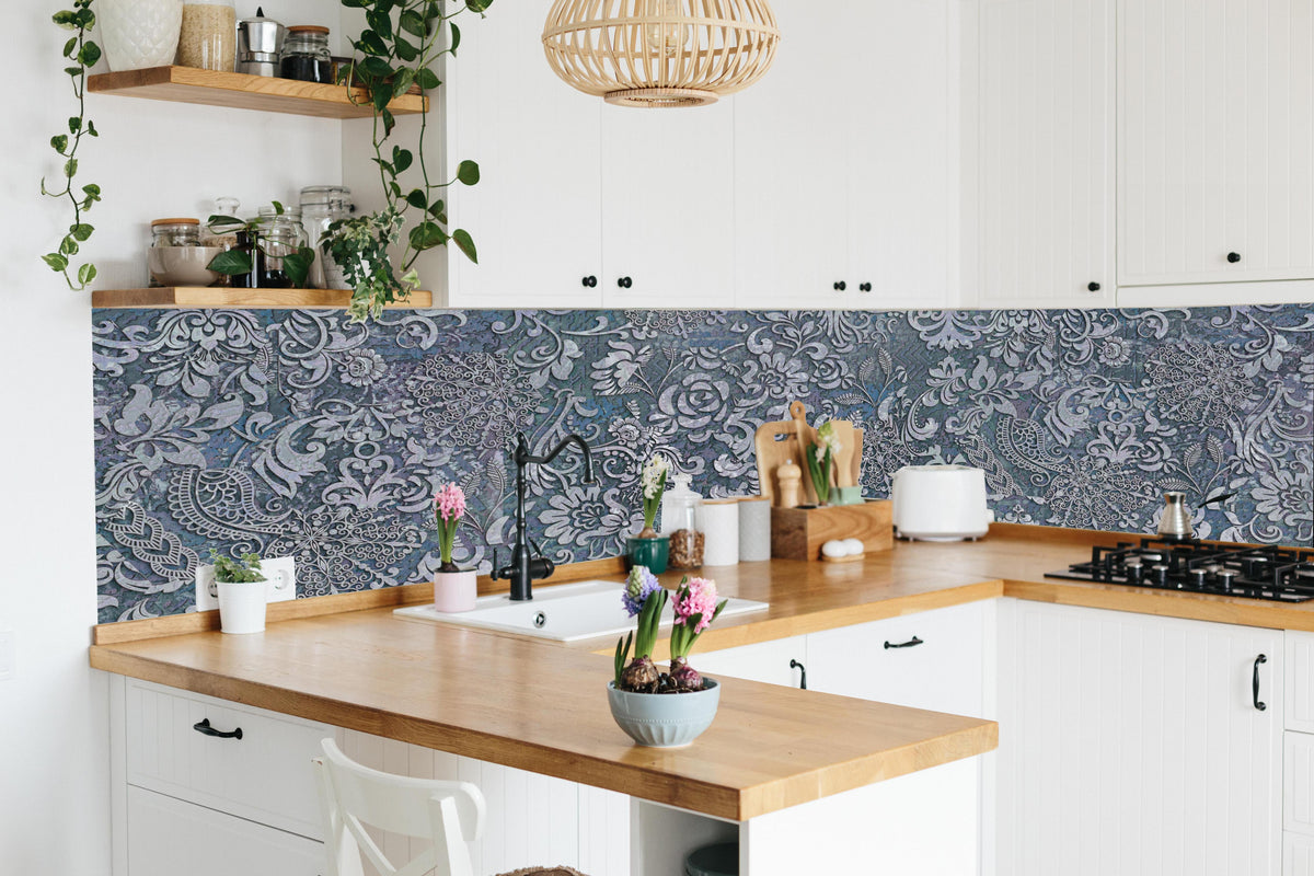 Küche - Blau-Grau Vintage Kunst in lebendiger Küche mit bunten Blumen