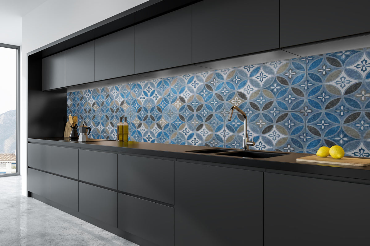 Küche - Blaues Vintage Mosaik in tiefschwarzer matt-premium Einbauküche
