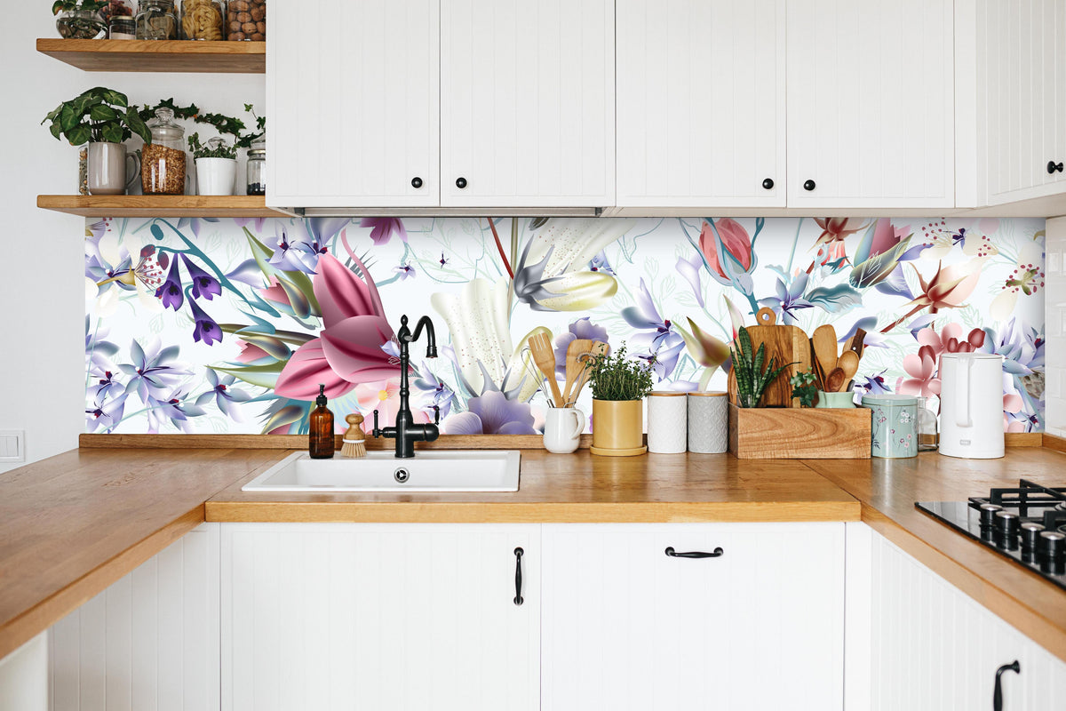 Küche - Blütenexplosion - Aquarell in weißer Küche hinter Gewürzen und Kochlöffeln aus Holz