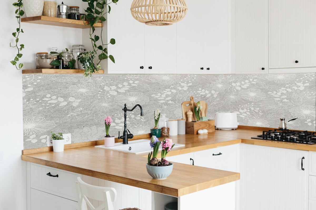 Küche - Blumen auf grauem Beton in lebendiger Küche mit bunten Blumen