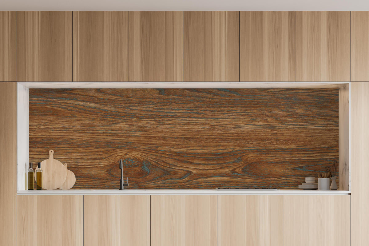Küche - Braune Holztextur mit Streifenmuster in charakteristischer Vollholz-Küche mit modernem Gasherd