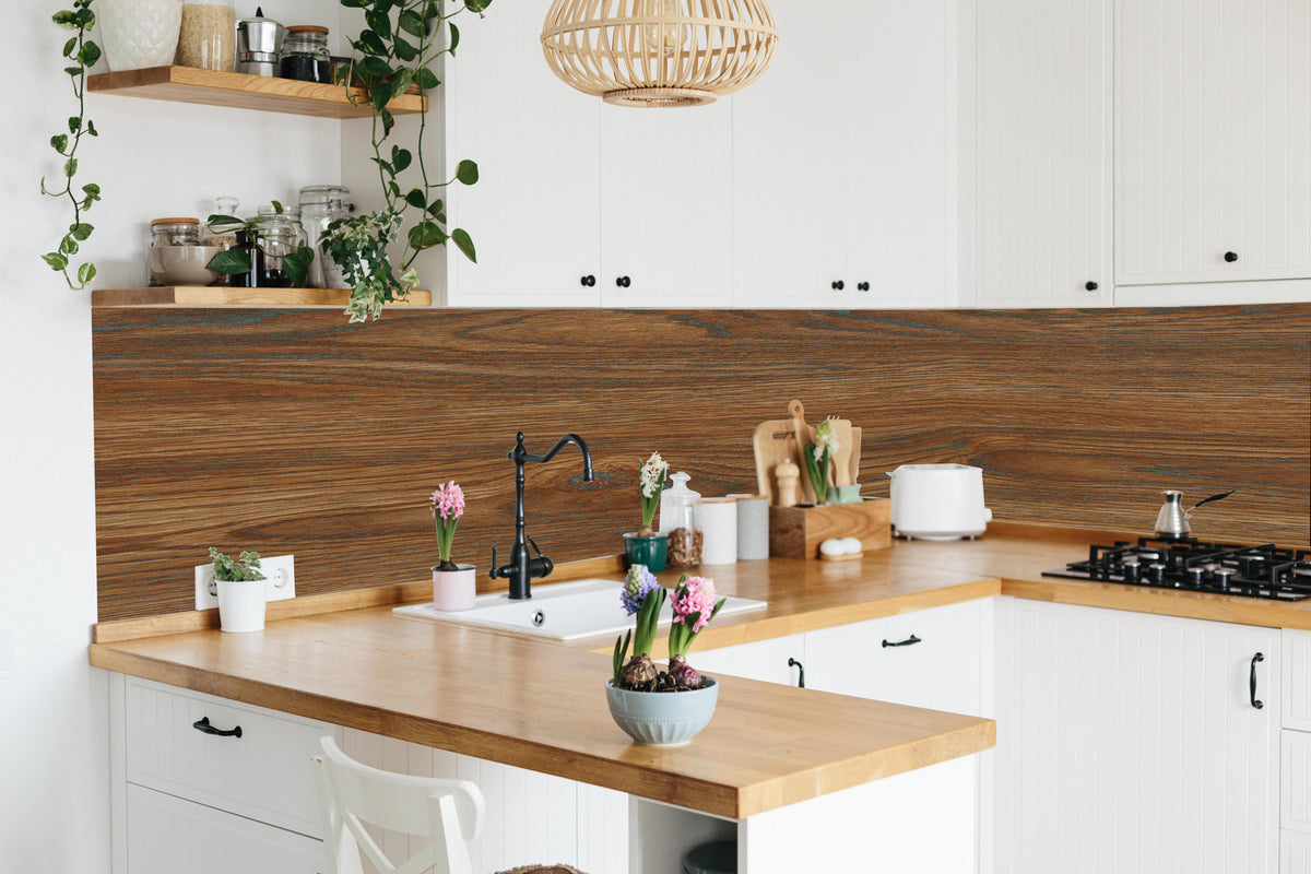 Küche - Braune Holztextur mit Streifenmuster in lebendiger Küche mit bunten Blumen