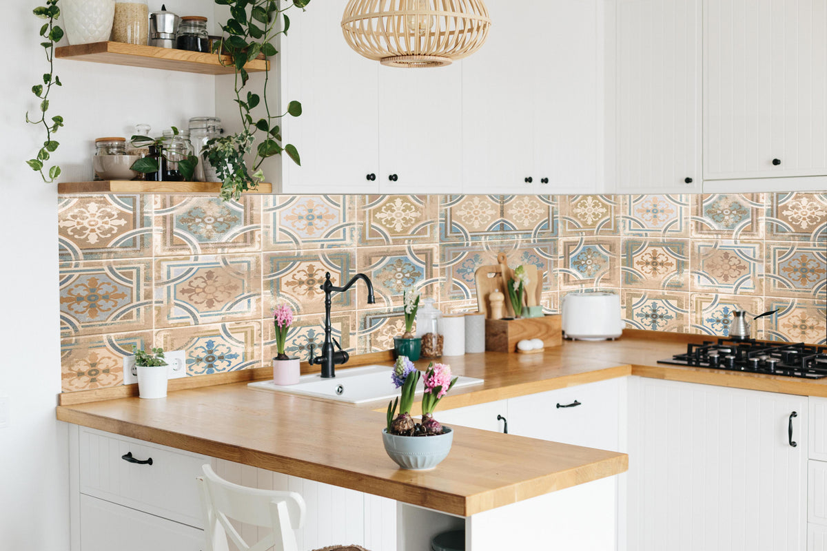 Küche - Braune Keramik Fliesen in lebendiger Küche mit bunten Blumen