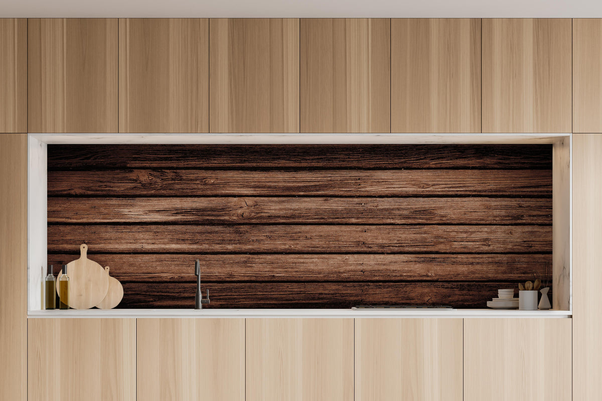 Küche - Dunkelbraun-rustikale Holzplanken in charakteristischer Vollholz-Küche mit modernem Gasherd