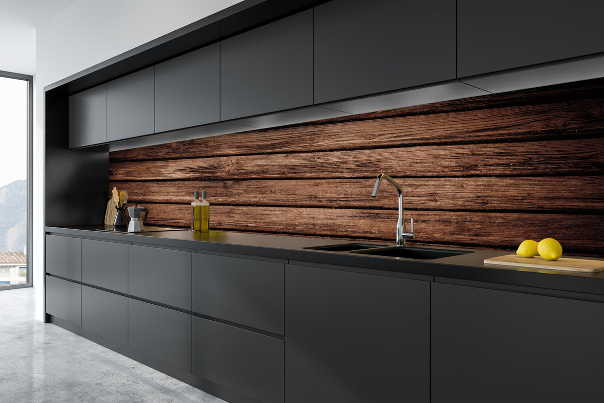 Küche - Dunkelbraun-rustikale Holzplanken in tiefschwarzer matt-premium Einbauküche