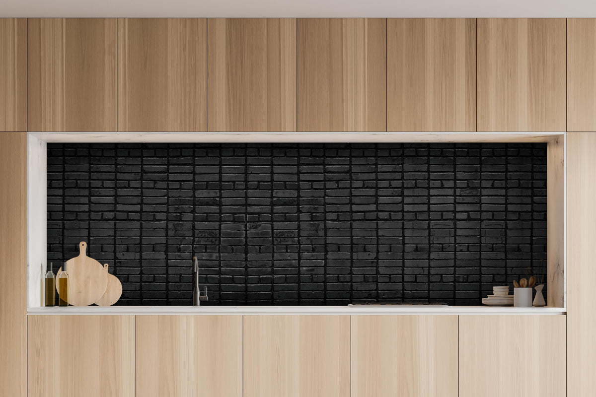 Küche - Dunkelgraue Panorama Mauerwerk in charakteristischer Vollholz-Küche mit modernem Gasherd