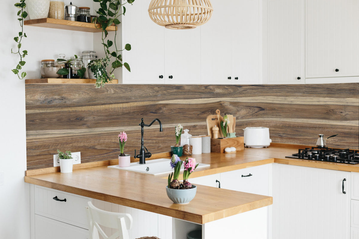 Küche - Dunkle Holzoptik in lebendiger Küche mit bunten Blumen