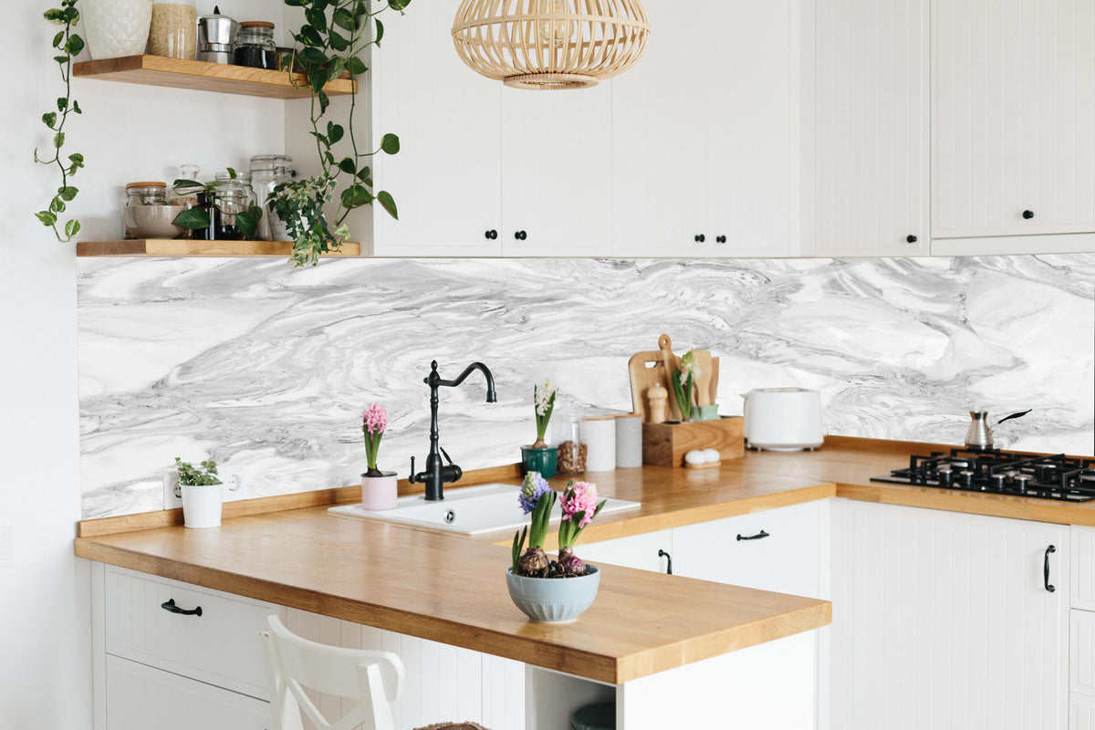 Küche - Elfenbein italienischer Marmor in lebendiger Küche mit bunten Blumen