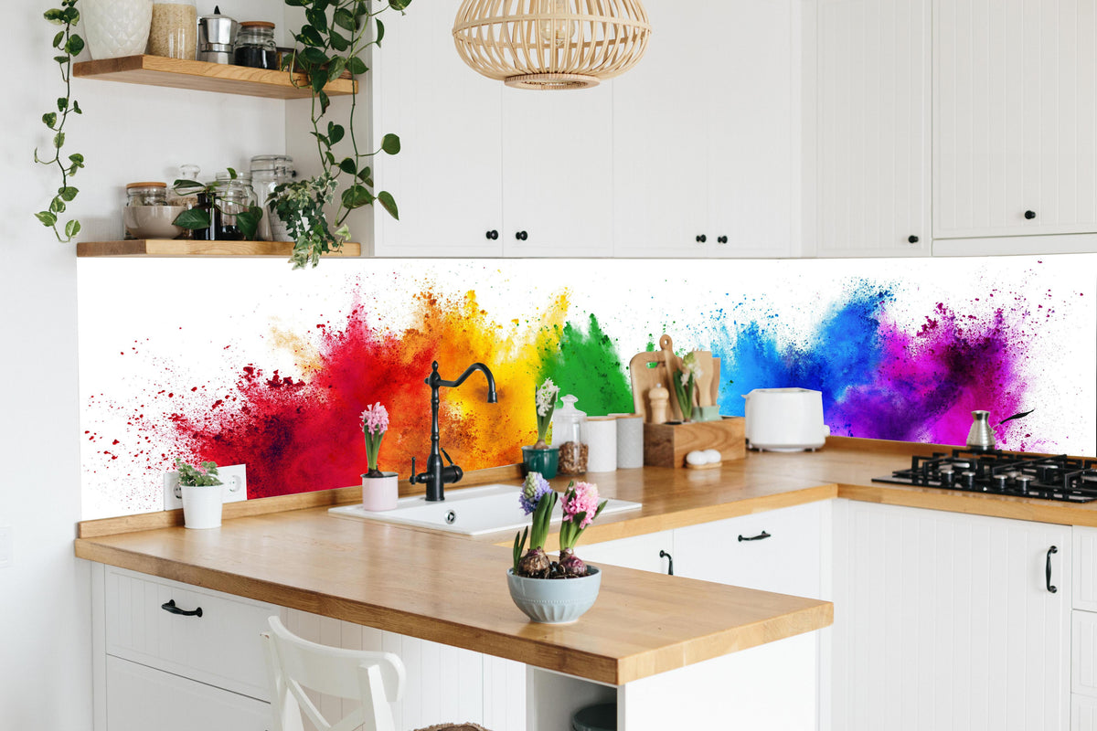 Küche - Explosion von buntem Pulver in lebendiger Küche mit bunten Blumen