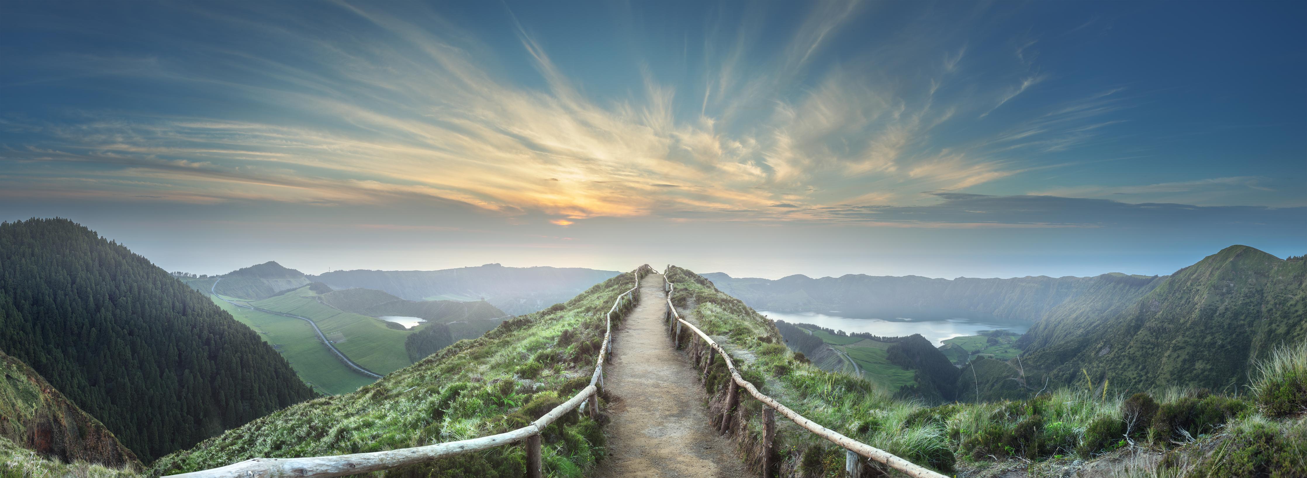 Küchenrückwand-Fesselnde  Berglandschaft - Ponta Delgada