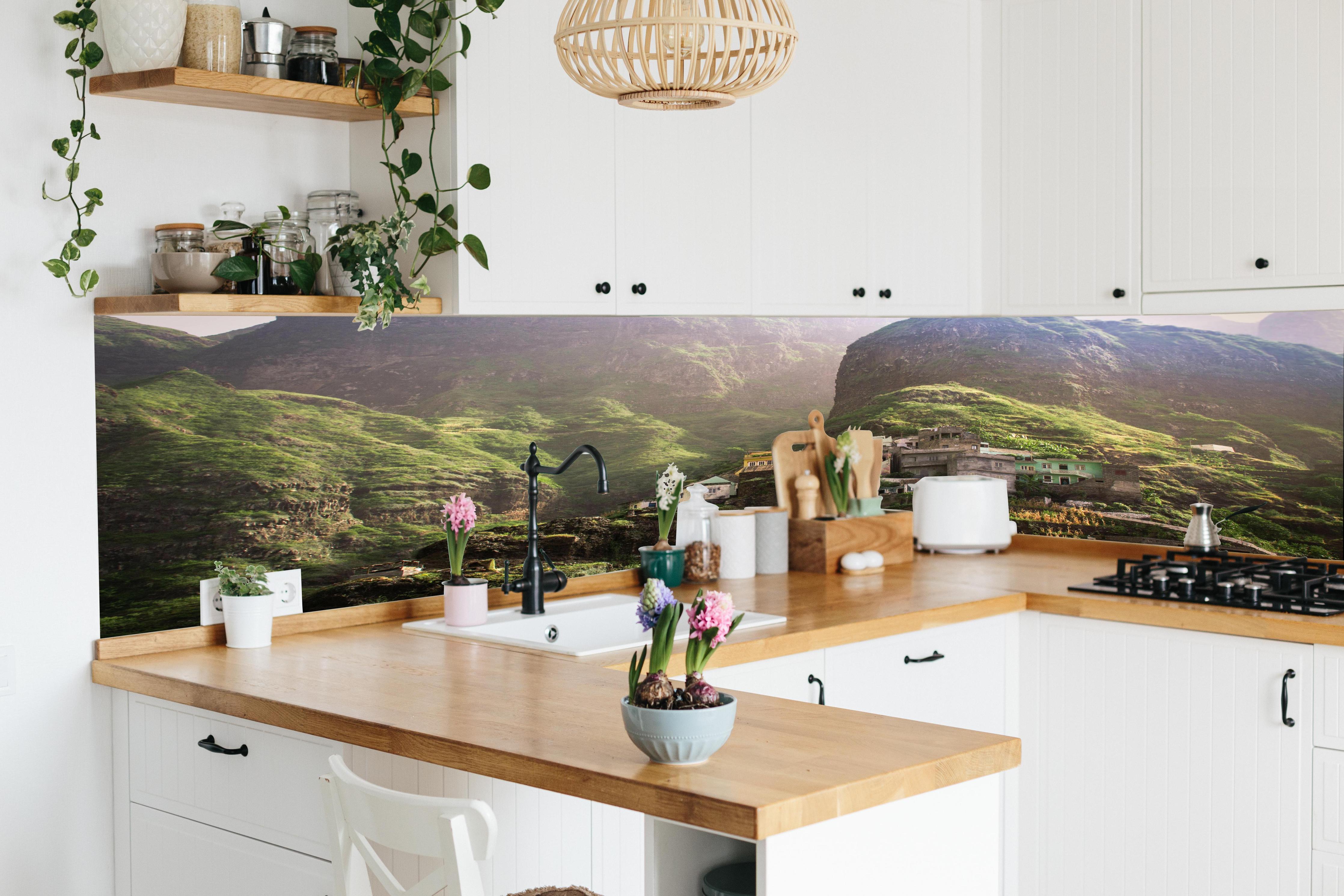 Küche - Fontainhas Landschaft in lebendiger Küche mit bunten Blumen