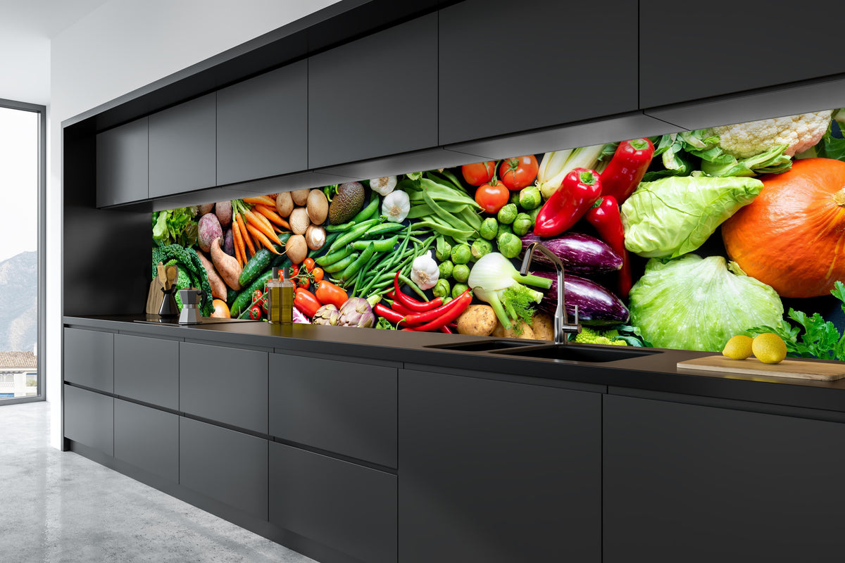 Küche - Frisches Bio-Gemüse in tiefschwarzer matt-premium Einbauküche