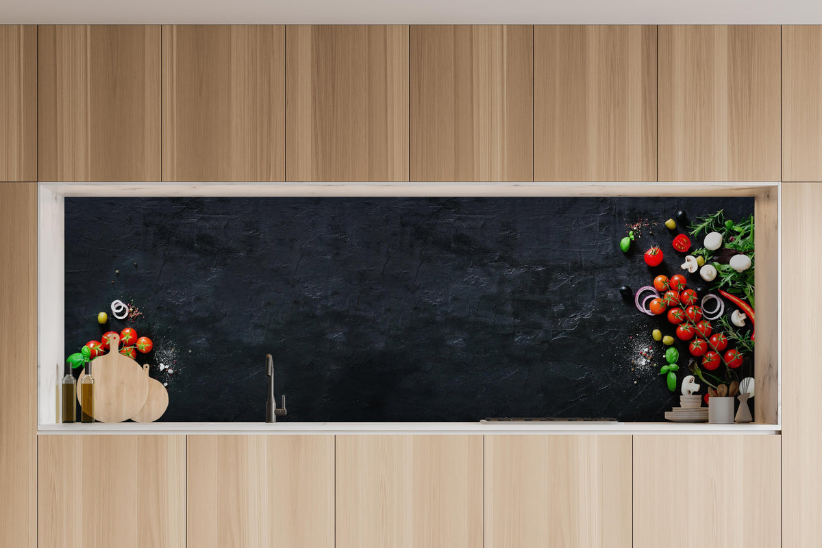Küche - Frisches Gemüse auf Schieferplatte in charakteristischer Vollholz-Küche mit modernem Gasherd