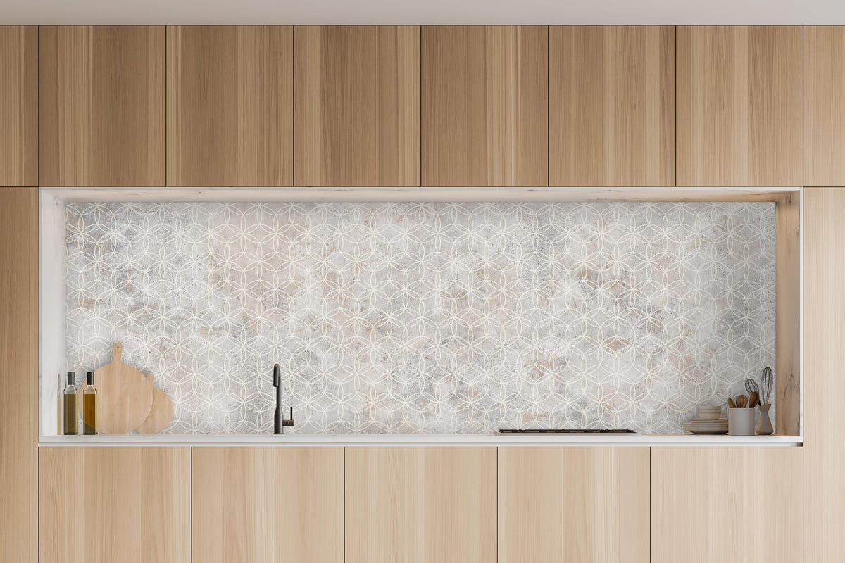 Küche - Geometrisches Beton Mosaik in charakteristischer Vollholz-Küche mit modernem Gasherd