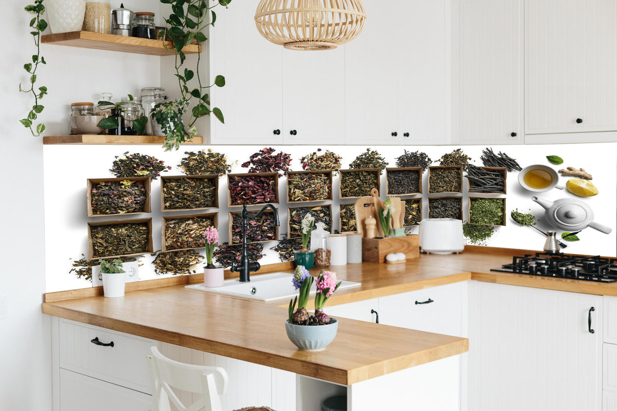 Küche - Gesunde Teesorten in lebendiger Küche mit bunten Blumen