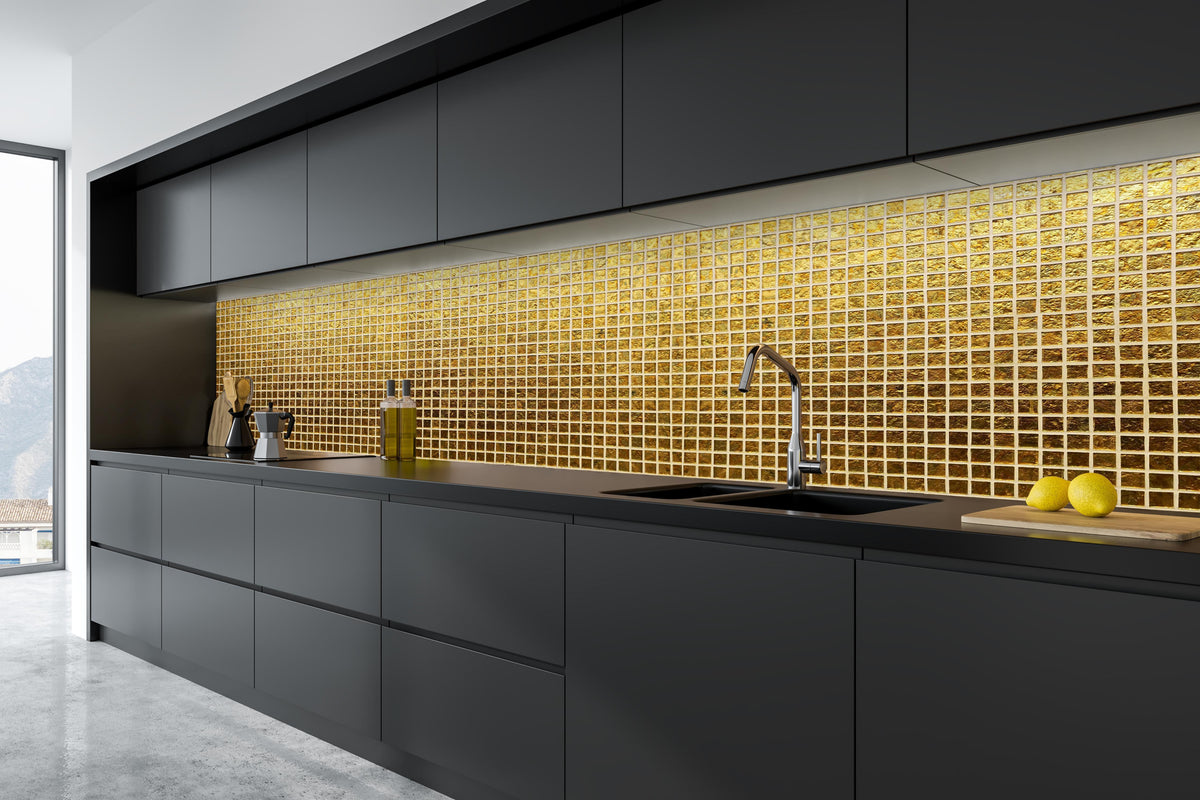 Küche - Goldenes Fliesenmuster in tiefschwarzer matt-premium Einbauküche