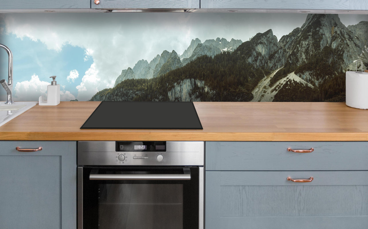 Küche - Gosausee Panorama über polierter Holzarbeitsplatte mit Cerankochfeld