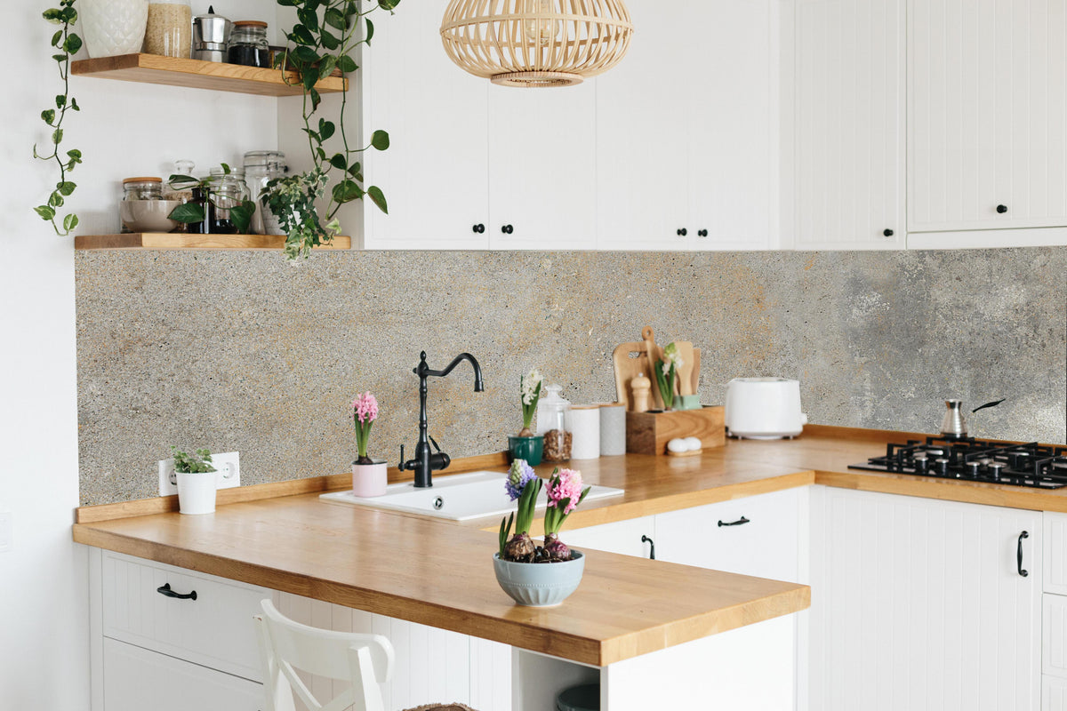 Küche - Grau städtische Marmortextur in lebendiger Küche mit bunten Blumen