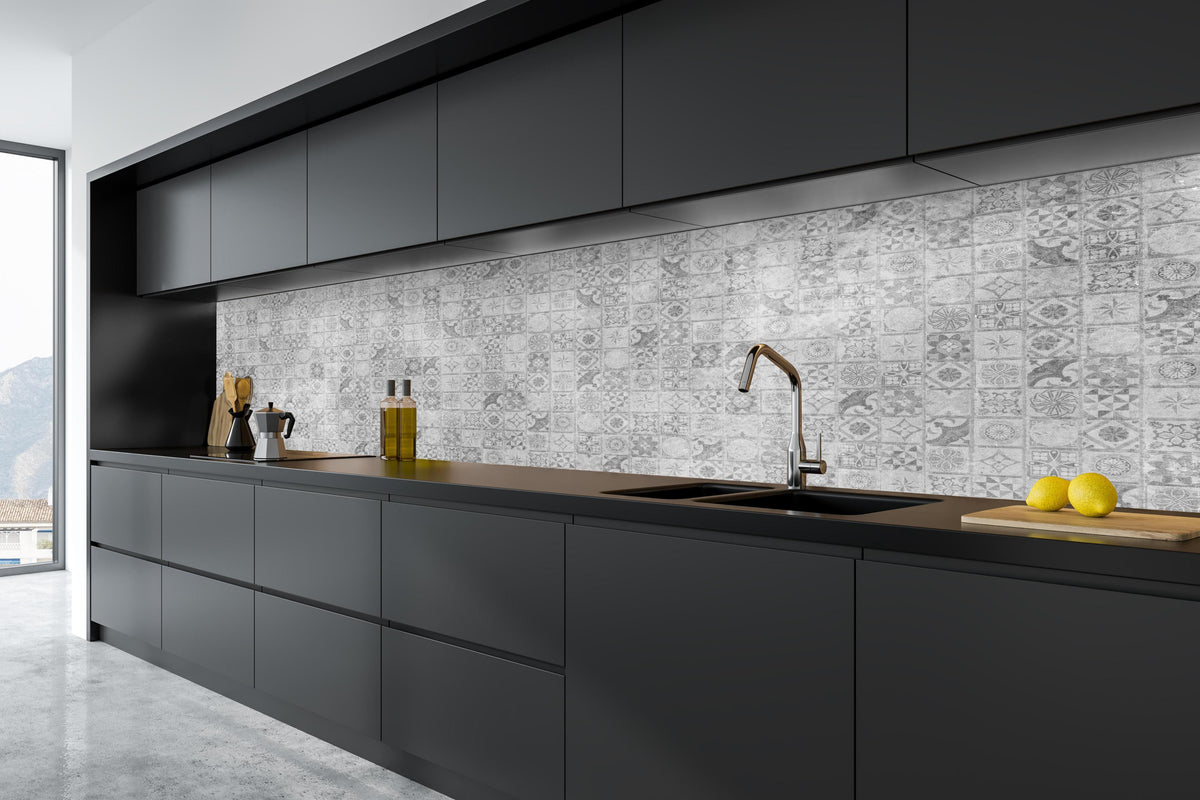 Küche - Graues weißes Mosaikmotiv in tiefschwarzer matt-premium Einbauküche