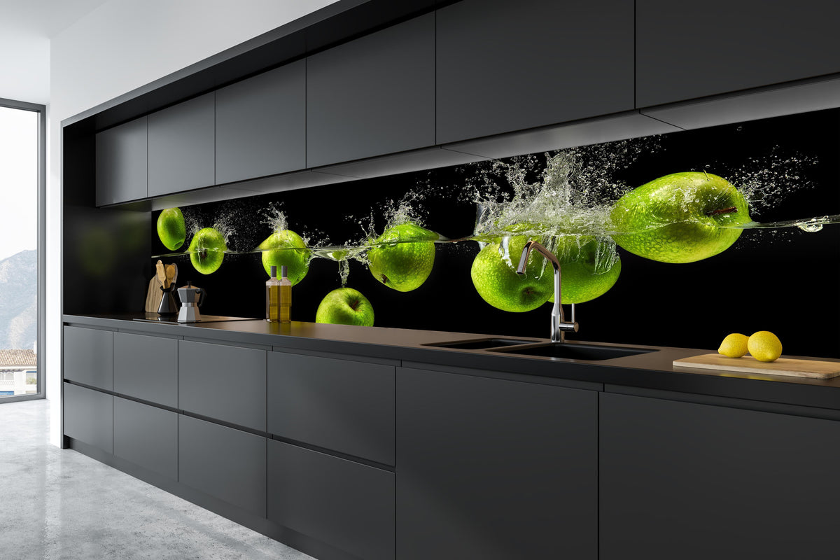 Küche - Grüne Äpfel im Wasser in tiefschwarzer matt-premium Einbauküche