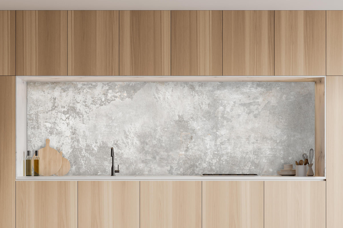 Küche - Grunge Zement Wandtextur in charakteristischer Vollholz-Küche mit modernem Gasherd