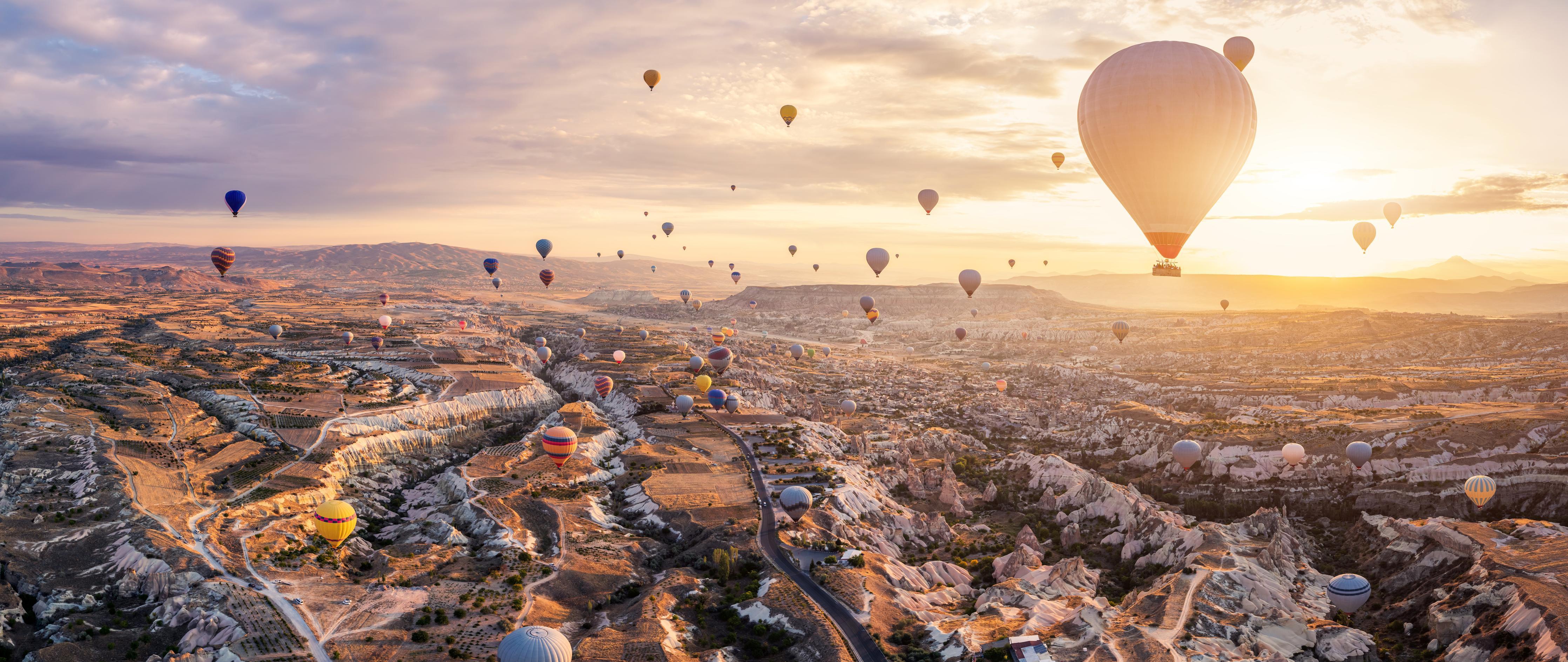 Küchenrückwand-Heißluftballons über Göreme-Türkei