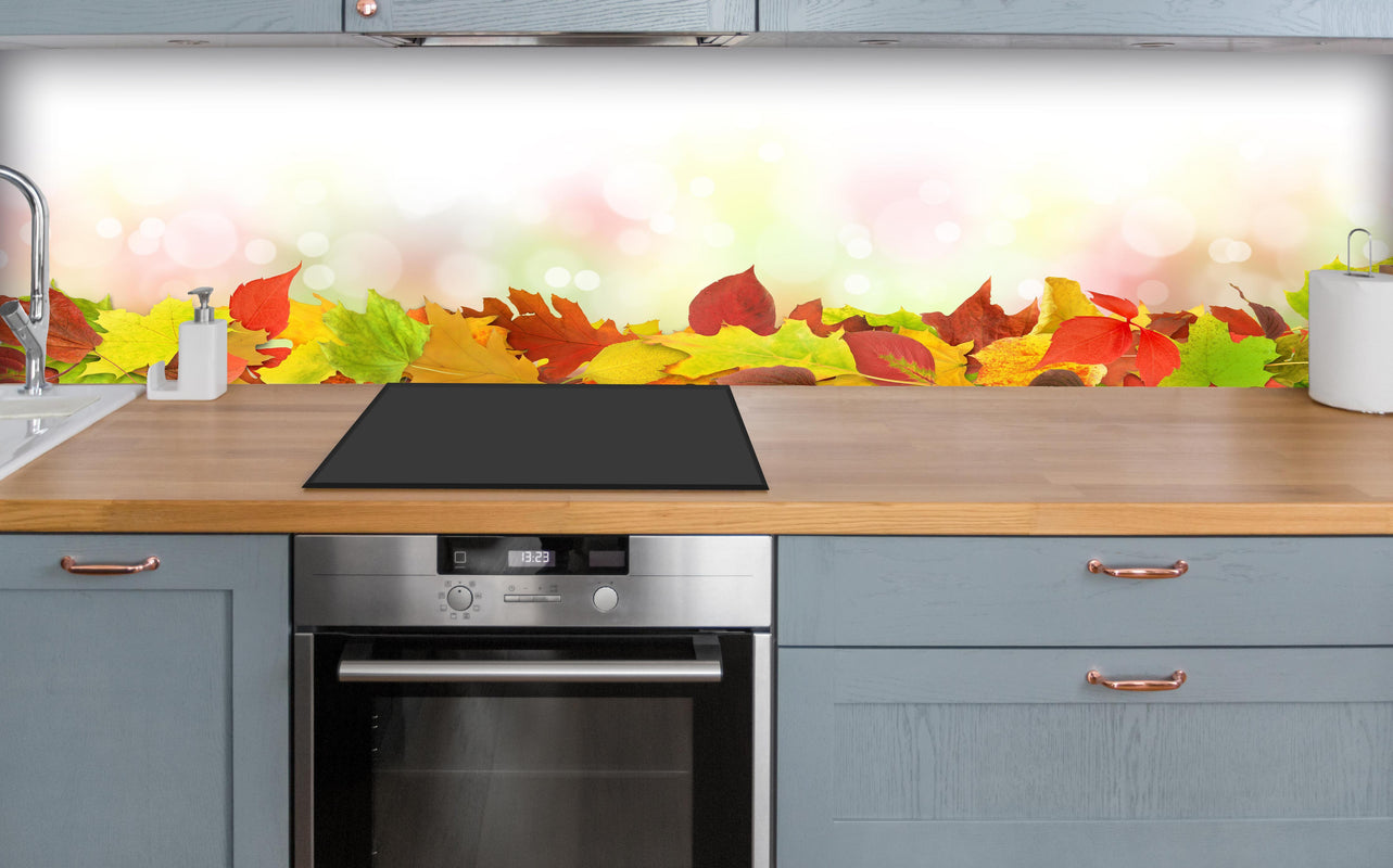 Küche - Herbst Fantasie über polierter Holzarbeitsplatte mit Cerankochfeld