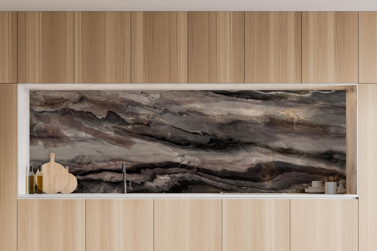 Küche - Holz-Marmor Textur in charakteristischer Vollholz-Küche mit modernem Gasherd