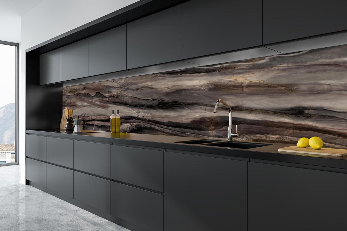 Küche - Holz-Marmor Textur in tiefschwarzer matt-premium Einbauküche