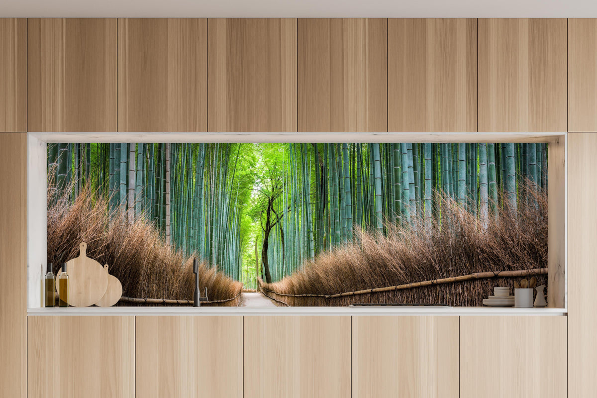 Küche - Japanischer Bambuswald in Arashiyama in charakteristischer Vollholz-Küche mit modernem Gasherd