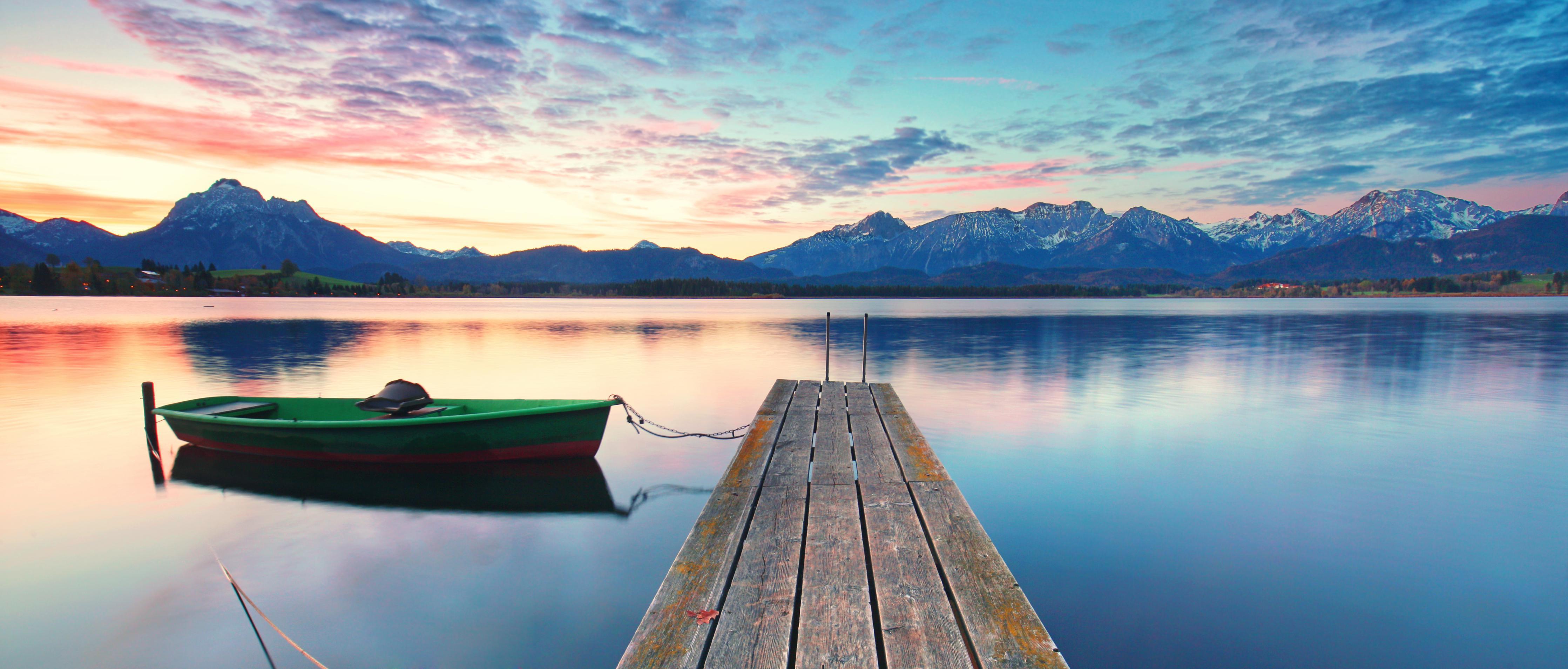 Küchenrückwand-Kleines Boot am Bergsee