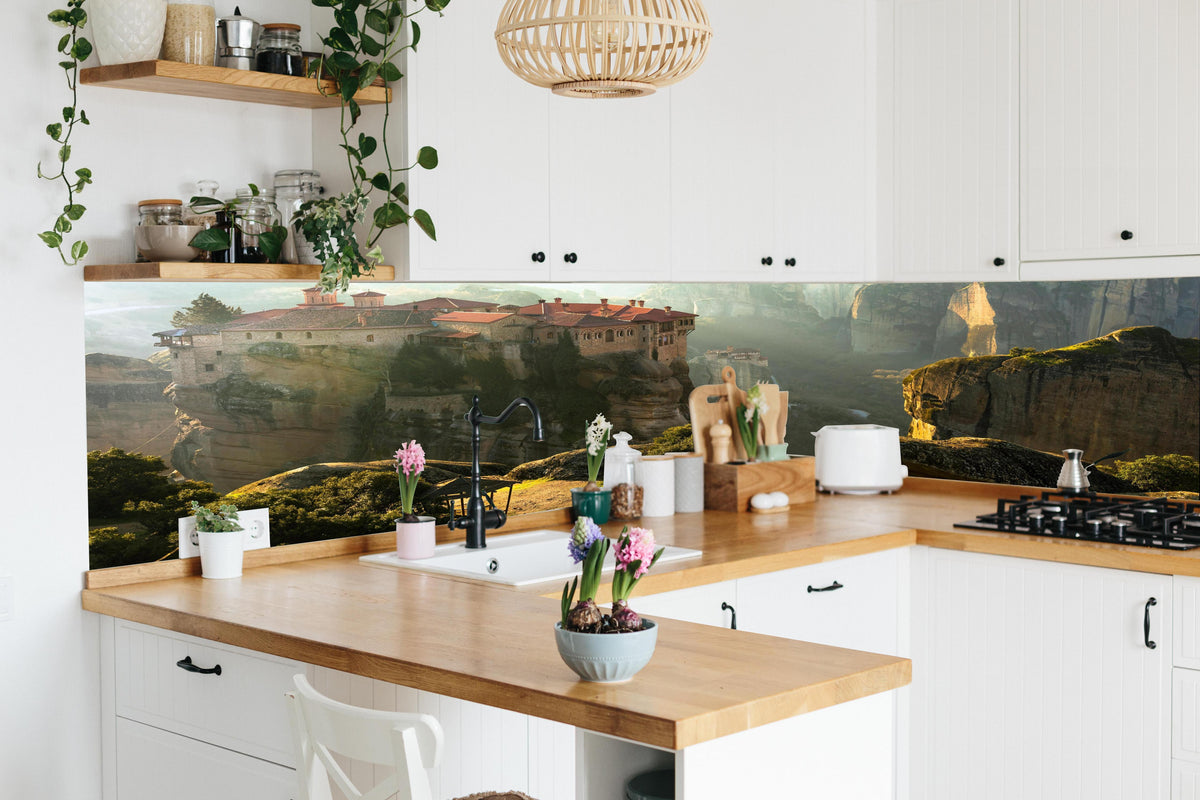 Küche - Klöster von Meteora in lebendiger Küche mit bunten Blumen