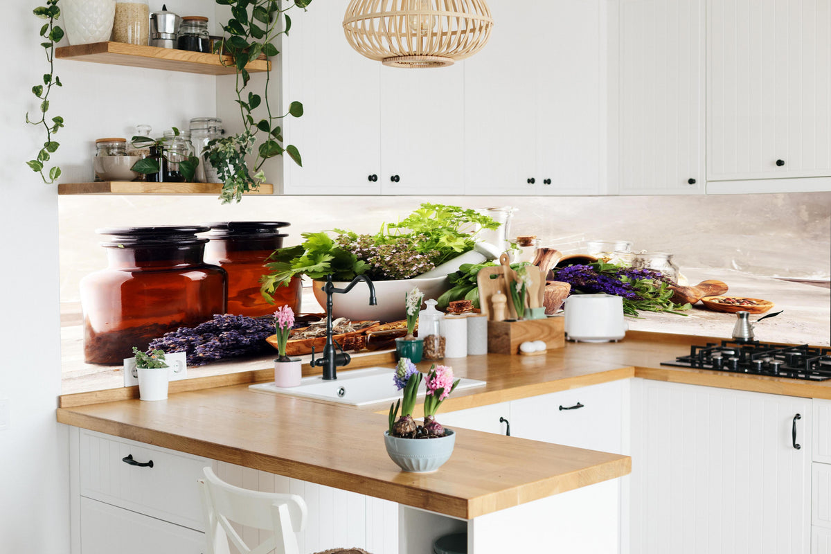 Küche - Kräuter- & Aromatherapie in lebendiger Küche mit bunten Blumen