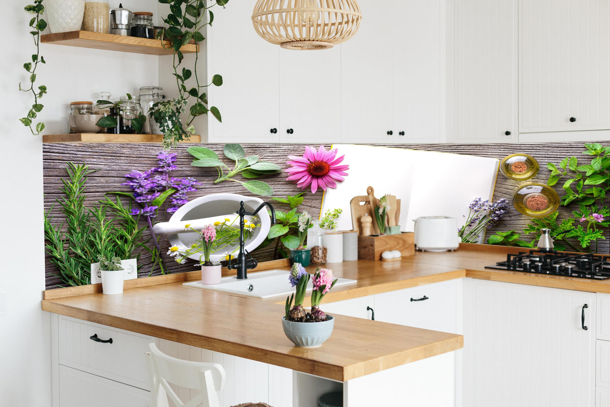 Küche - Kräuter & Blumen in lebendiger Küche mit bunten Blumen
