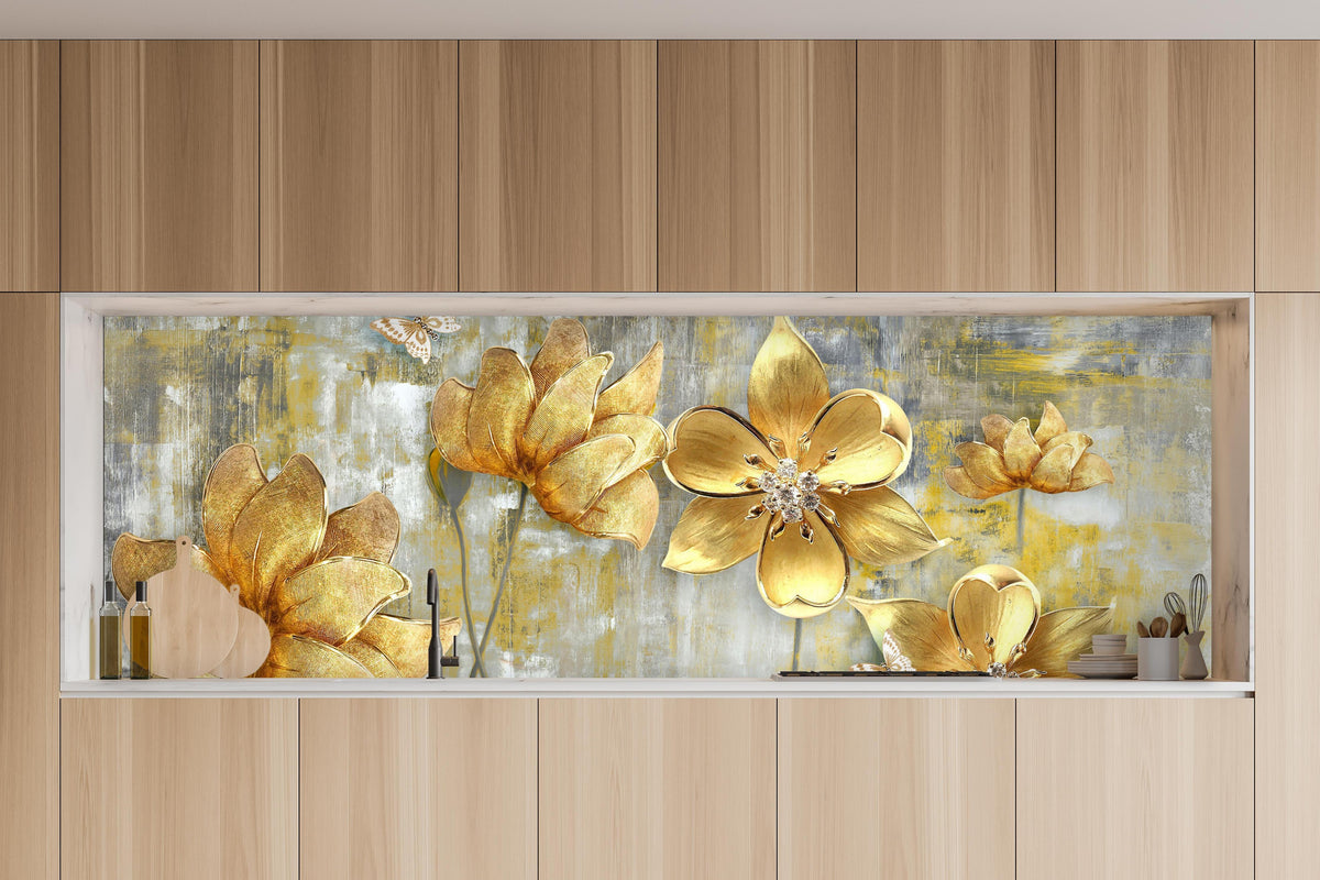Küche - Künstlerische Blattgold-Blumen in charakteristischer Vollholz-Küche mit modernem Gasherd