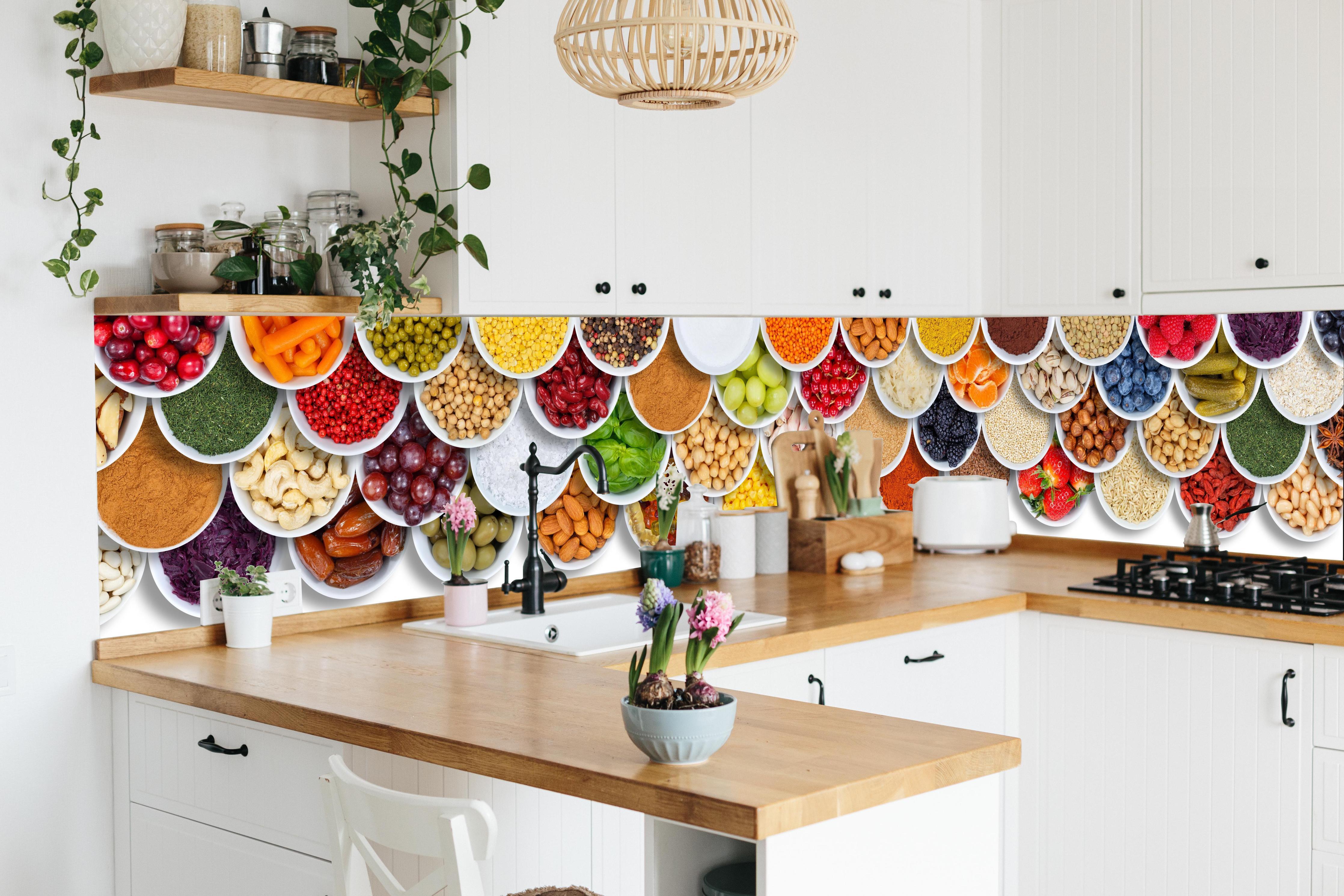 Küche - Leckere gesunde Snacks in lebendiger Küche mit bunten Blumen