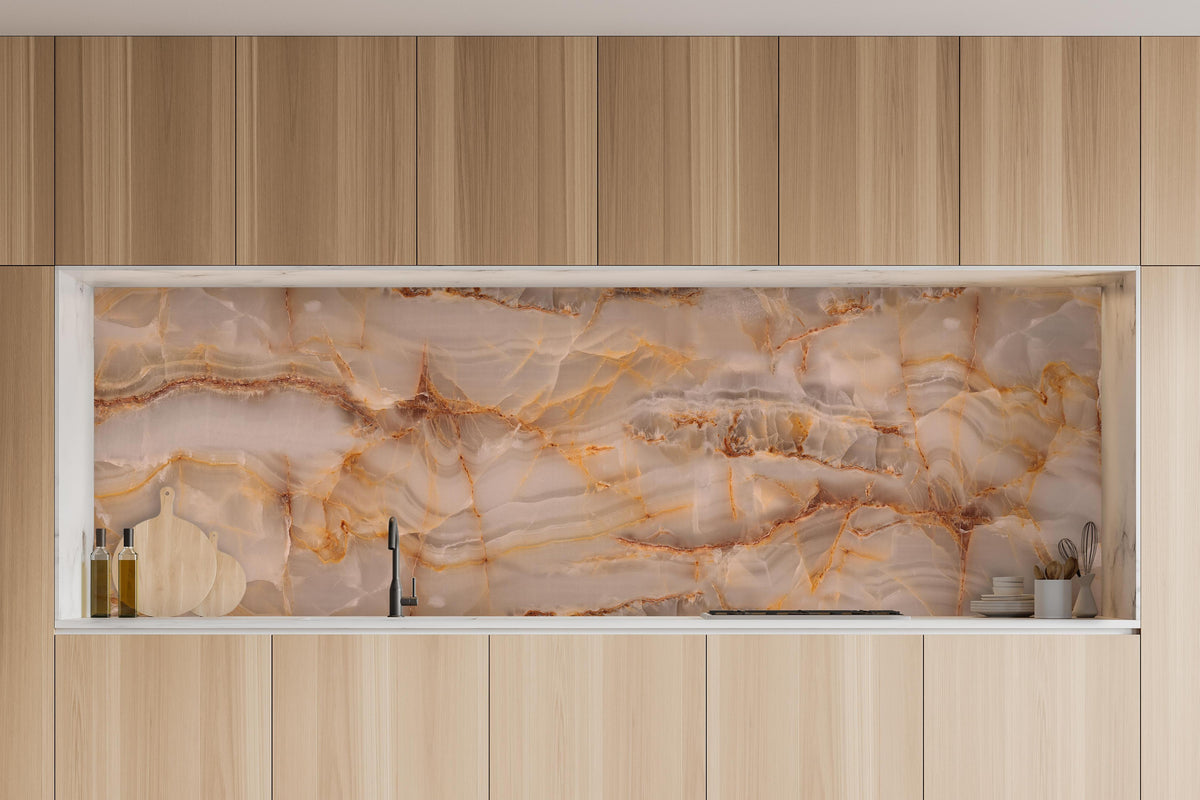 Küche - Marmor Onyx Struktur in charakteristischer Vollholz-Küche mit modernem Gasherd