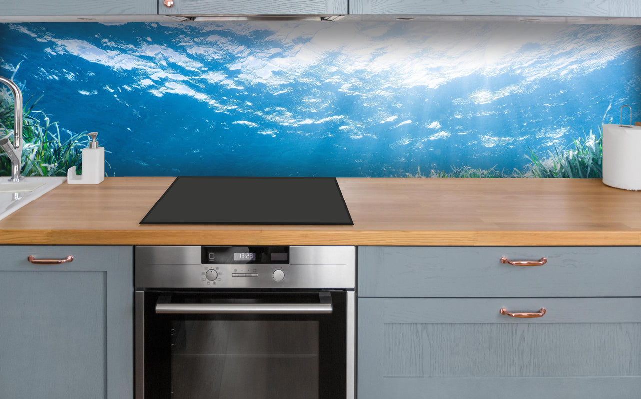 Küche - Mesmerizing Unterwasser über polierter Holzarbeitsplatte mit Cerankochfeld