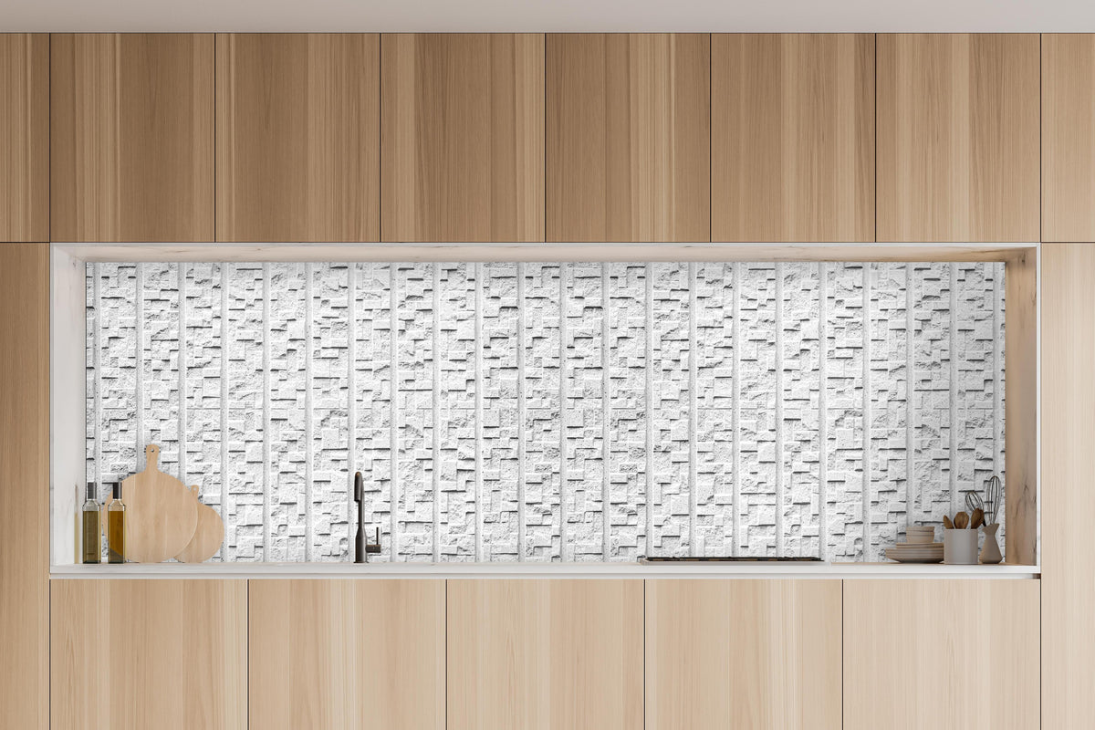 Küche - Modern weiße Steinwand mit Muster in charakteristischer Vollholz-Küche mit modernem Gasherd