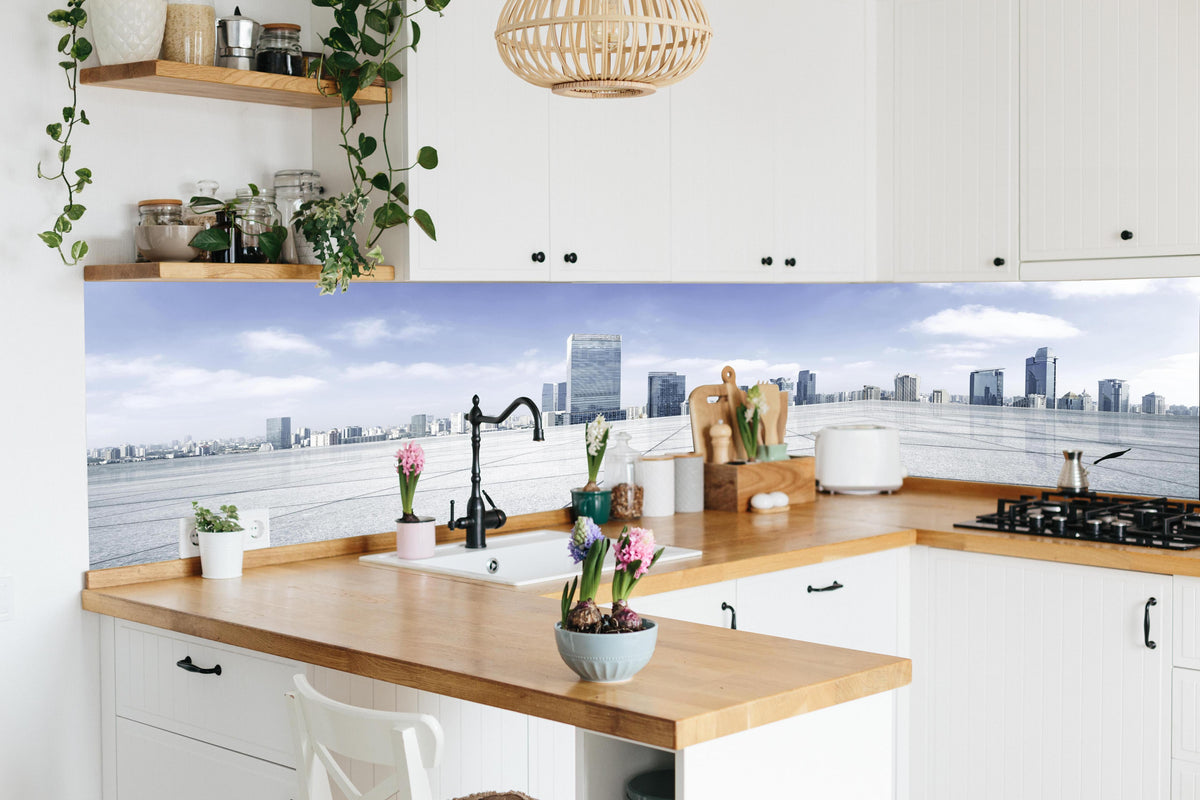 Küche - Moderner Skyline und Gebäuden in lebendiger Küche mit bunten Blumen