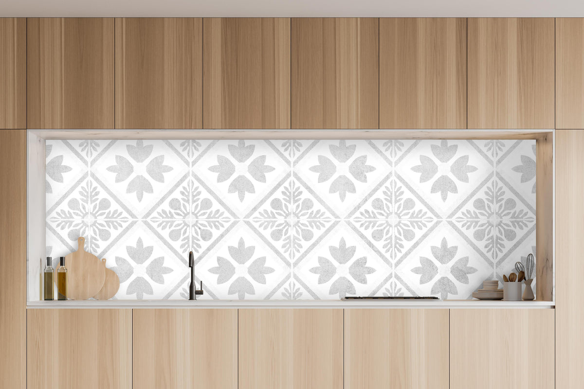 Küche - Nahtlose Grunge Betonfliesen in charakteristischer Vollholz-Küche mit modernem Gasherd