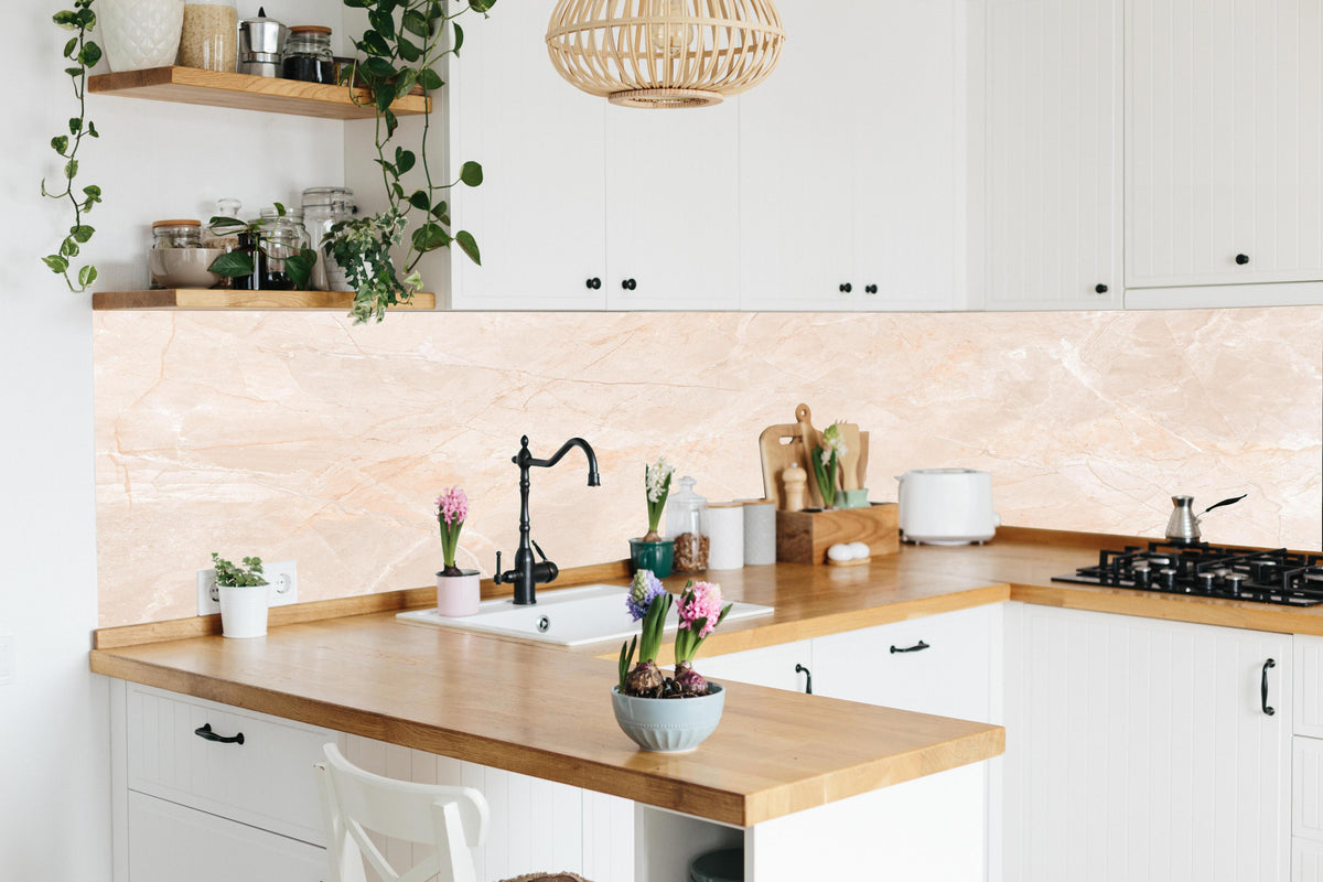 Küche - Natürlicher Sandstein - Granit in lebendiger Küche mit bunten Blumen