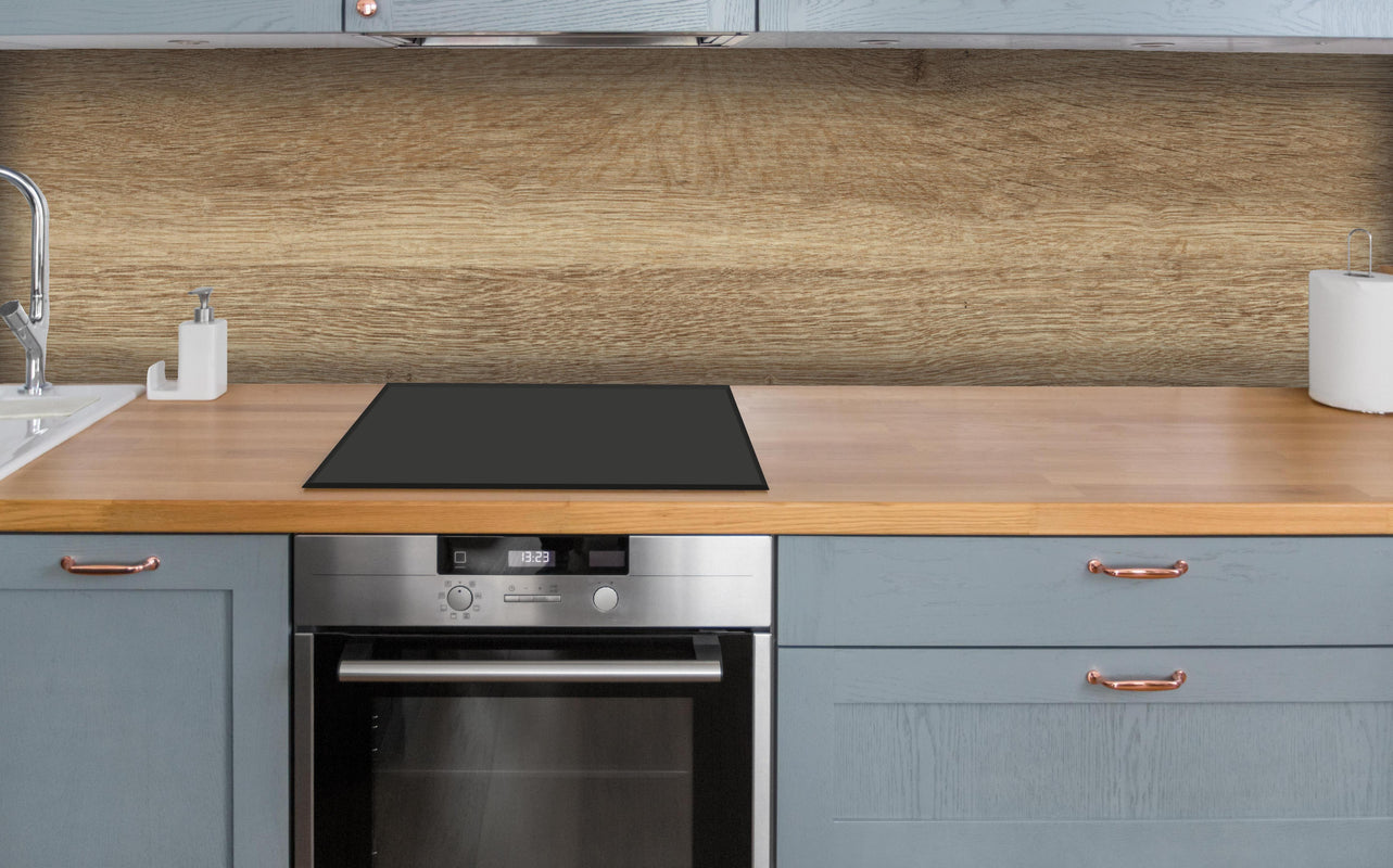 Küche - Naturbraune Altholztextur 2 über polierter Holzarbeitsplatte mit Cerankochfeld