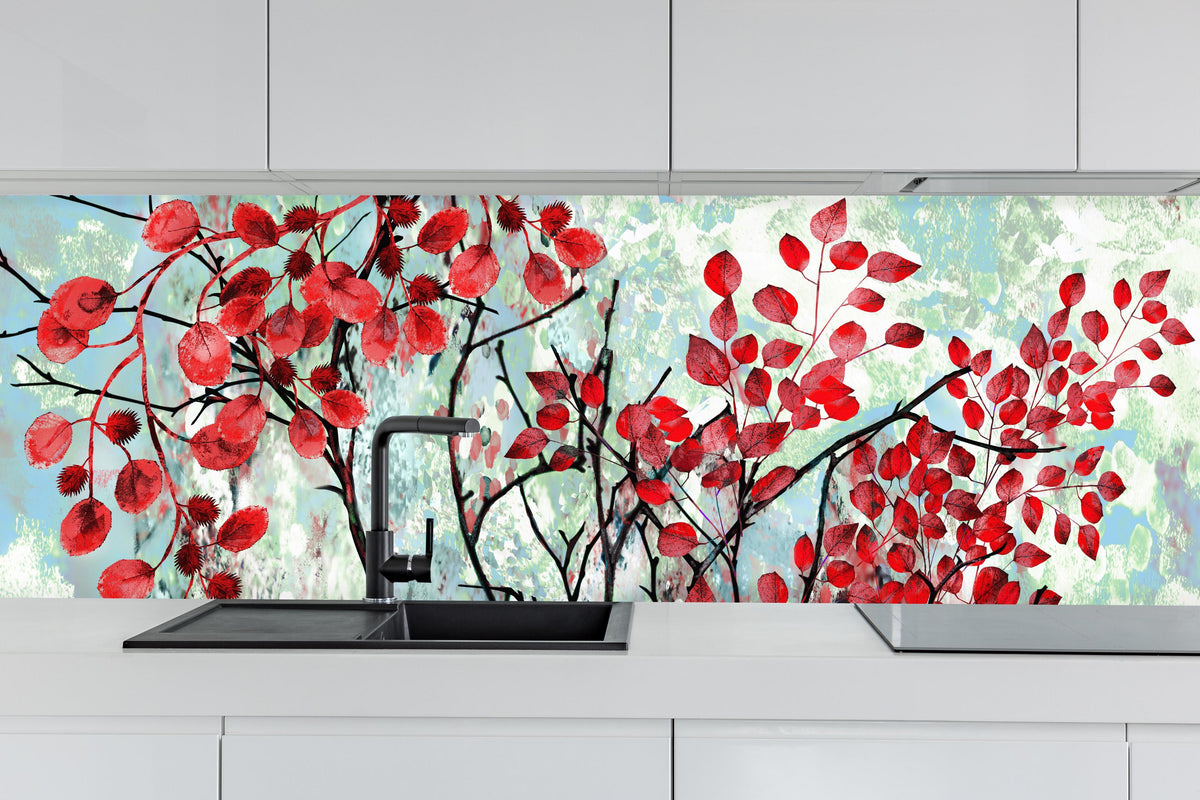 Küche - Ölmalerei von roten Blättern im Frühling hinter weißen Hochglanz-Küchenregalen und schwarzem Wasserhahn