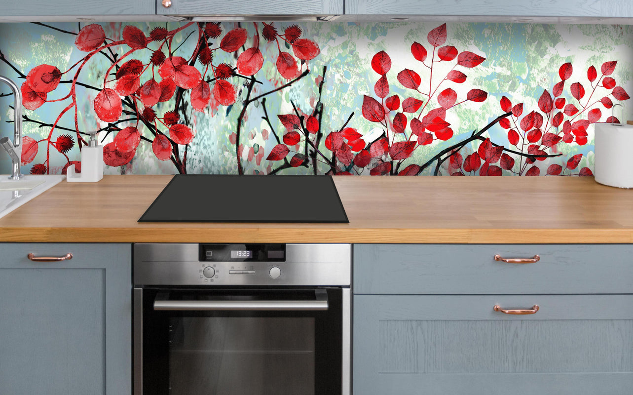 Küche - Ölmalerei von roten Blättern im Frühling über polierter Holzarbeitsplatte mit Cerankochfeld