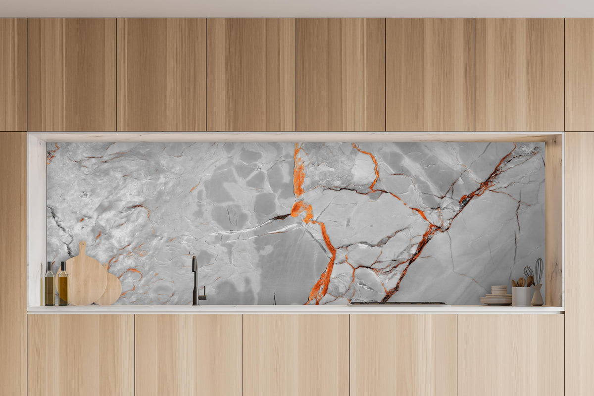 Küche - Orange-Weiß natürliche Marmortextur in charakteristischer Vollholz-Küche mit modernem Gasherd