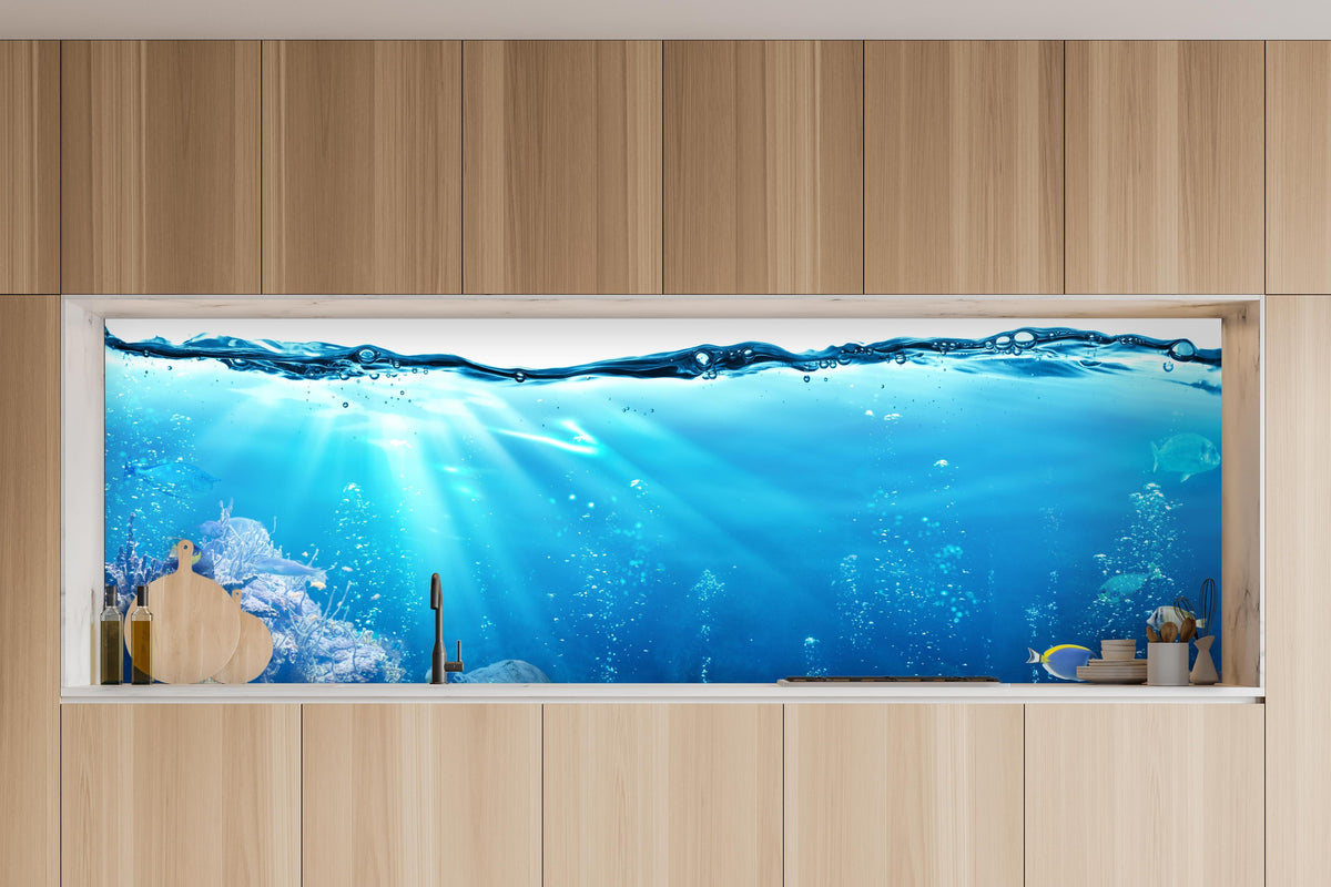 Küche - Ozeantiere - Unterwasser in charakteristischer Vollholz-Küche mit modernem Gasherd