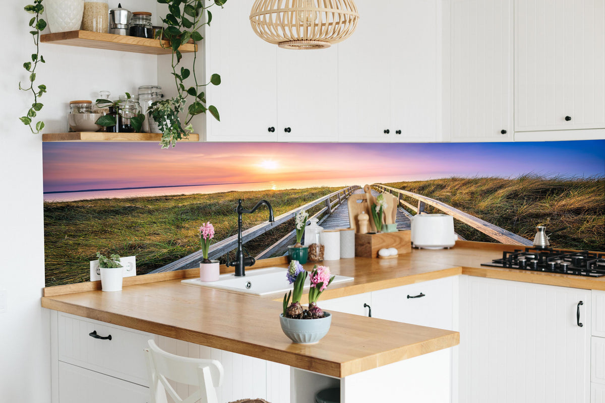 Küche - Panorama - Wandern am Stand in lebendiger Küche mit bunten Blumen