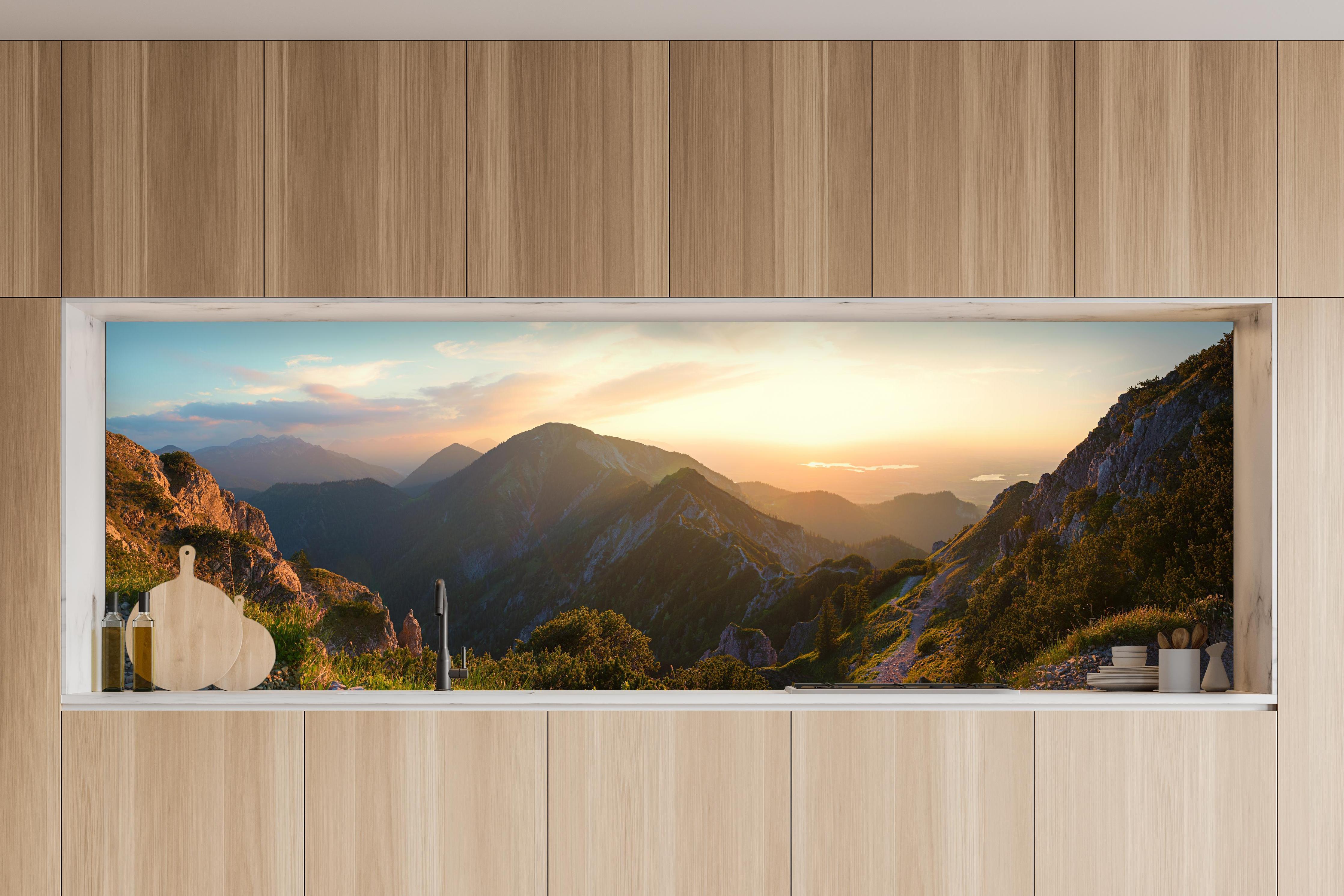 Küche - Panorama der bayrischen Alpen bei Abendsonne in charakteristischer Vollholz-Küche mit modernem Gasherd